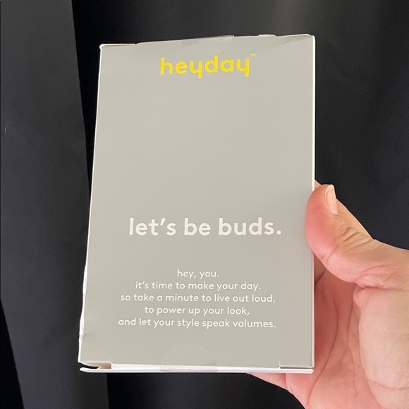 Heyday Stylish Pink Earbuds - Picture 2 of 3